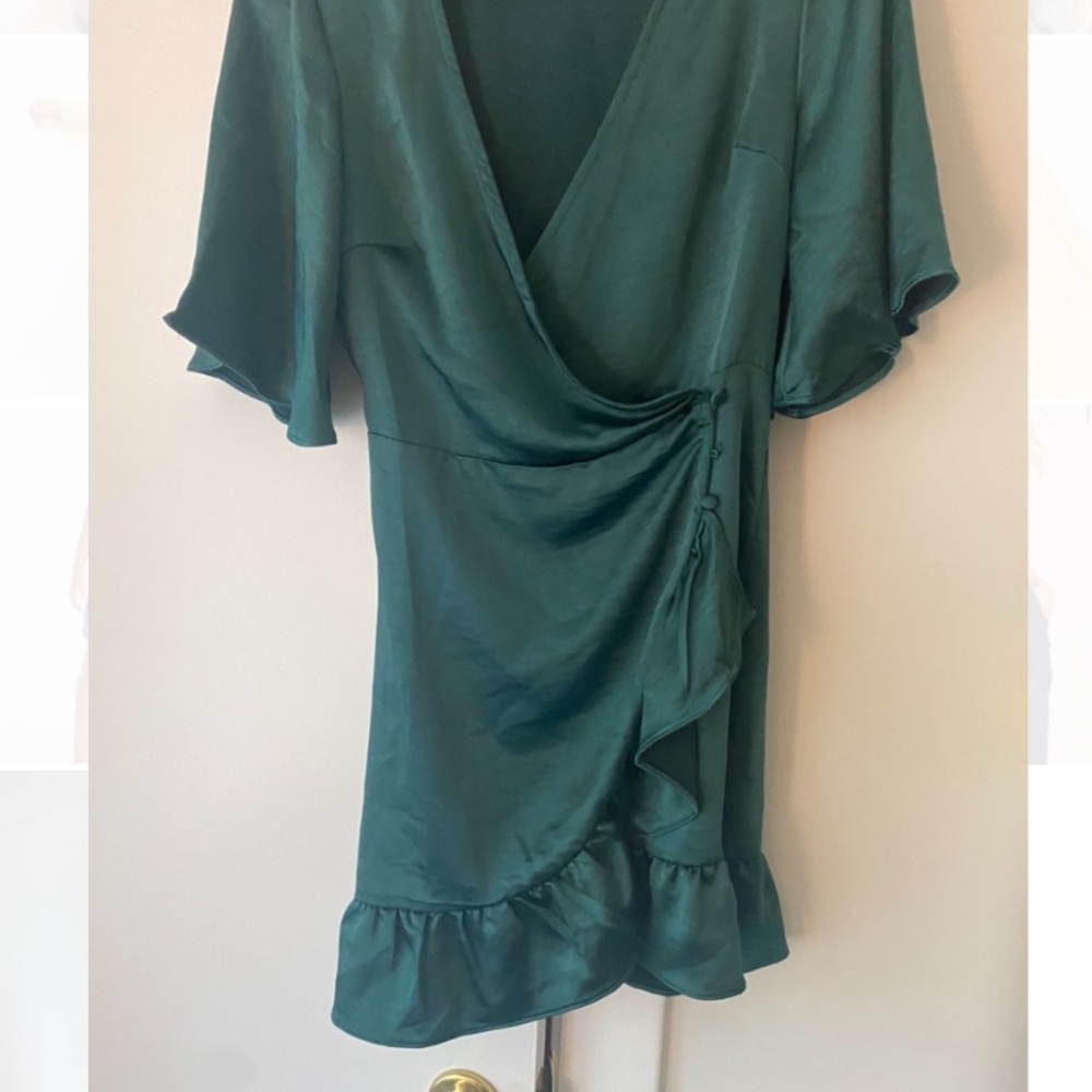 Lulus Emerald green wrap dress - size M/6